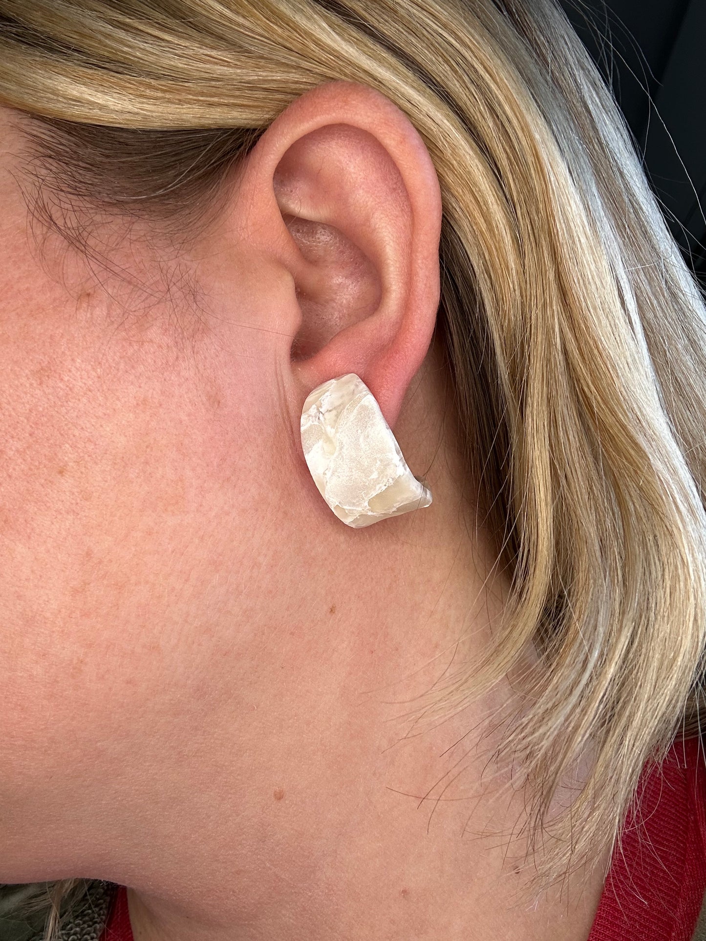 Huggie- White Marble