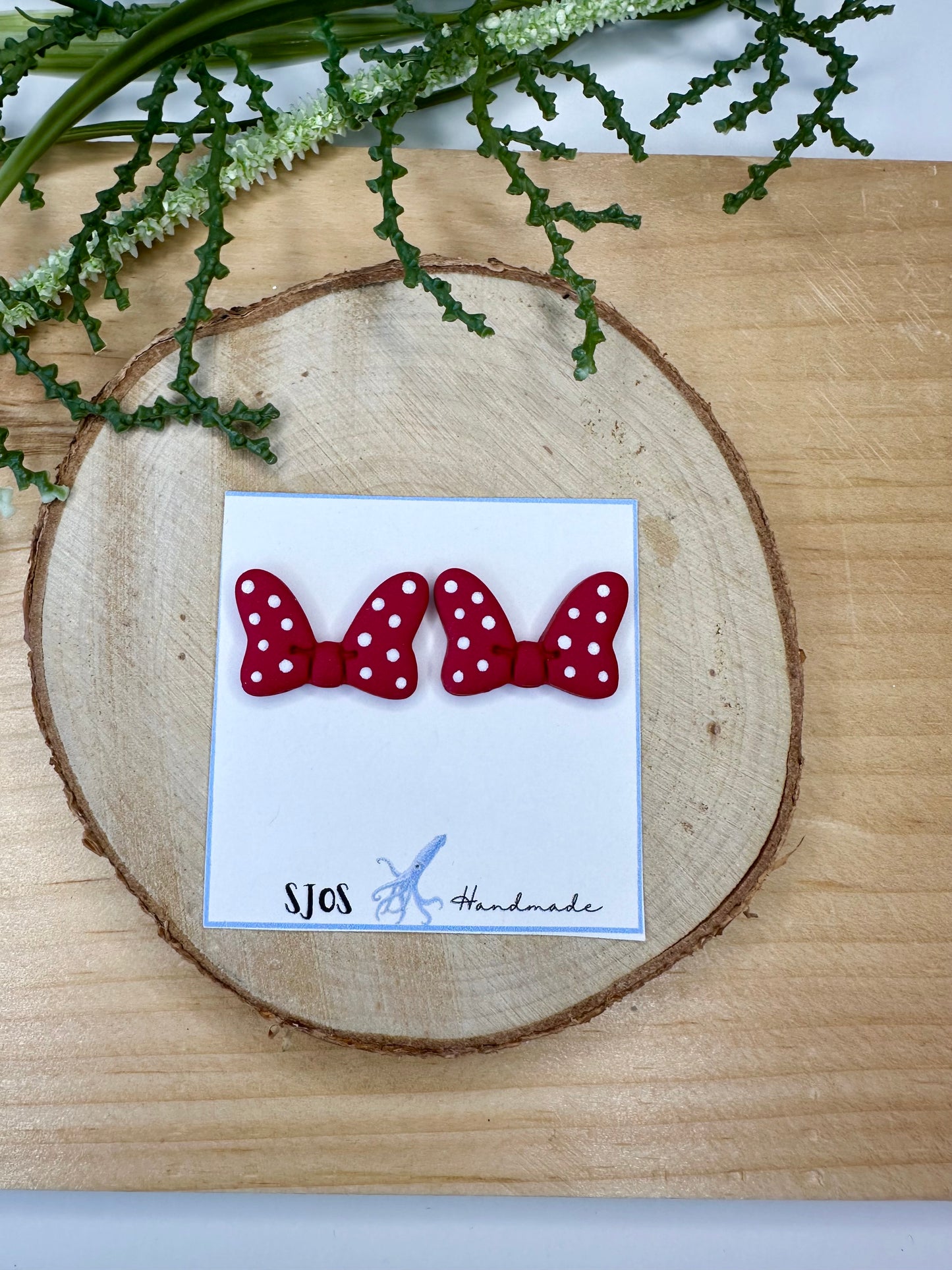 Large Bow Stud