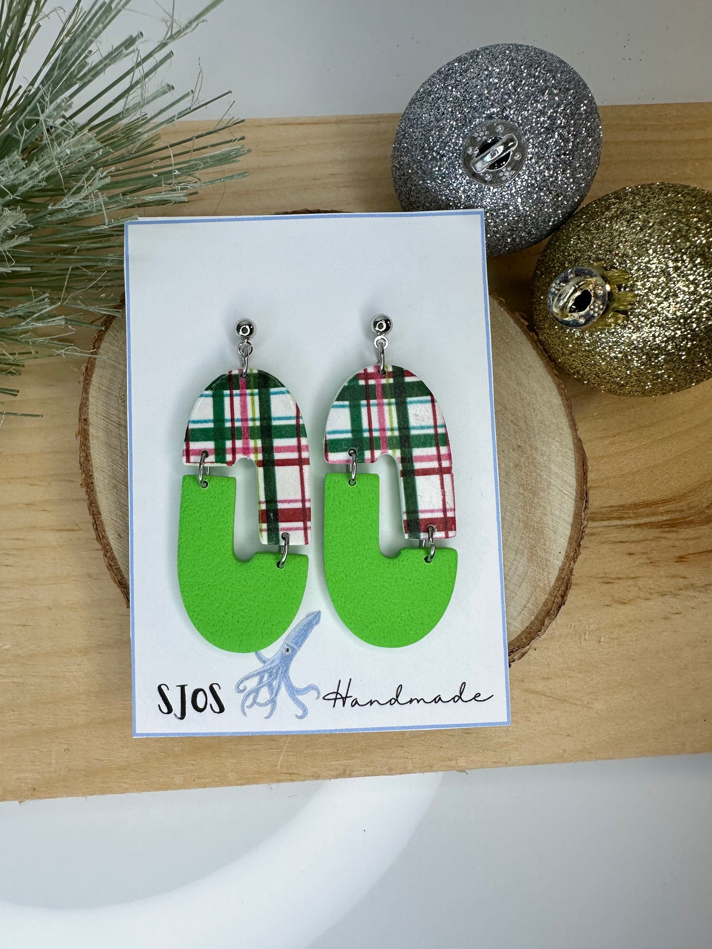 Pill-Shape Holiday Dangle