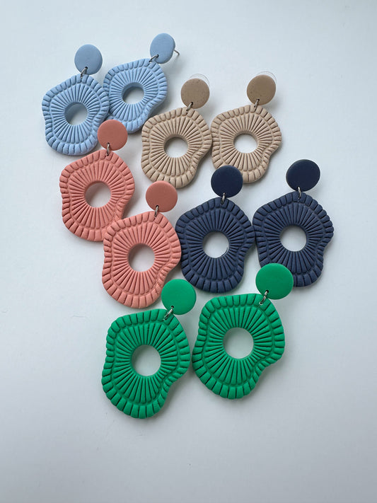 Organic Ribbed Circle Dangle